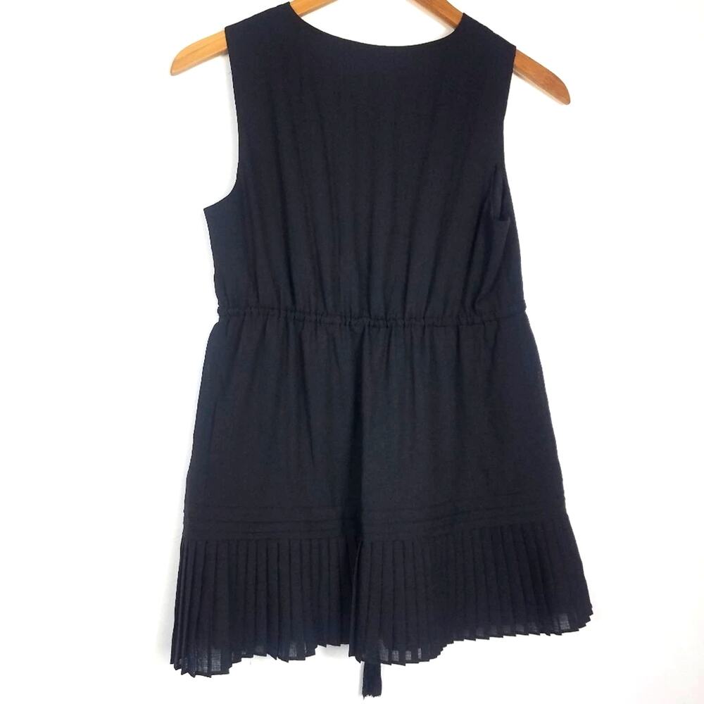 Max Studio | Tank Top Accordion Hem Tasslels - Picture 2 of 9